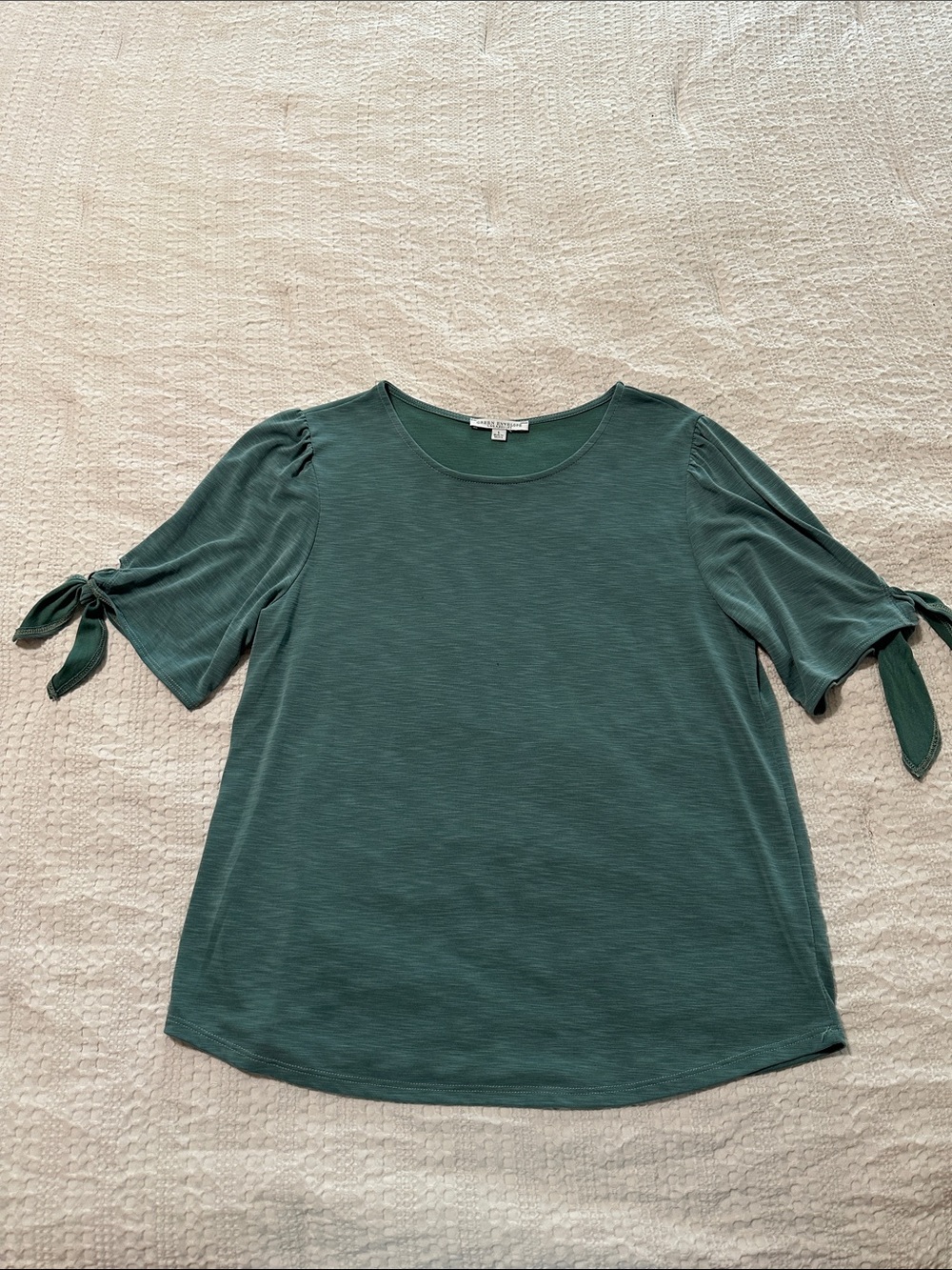 Green Envelope Forest Green Short Sleeve Tie-Sleeve Tee